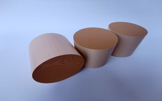 CH4 NMHC CO窒素化合物の天燃ガスの触媒コンバーターの陶磁器の蜜蜂の巣