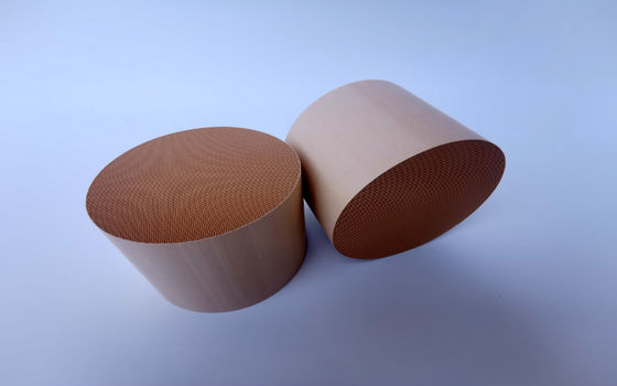 400細胞200の細胞の普遍的なディーゼル触媒コンバーターのユーロ4のユーロ5のユーロ6