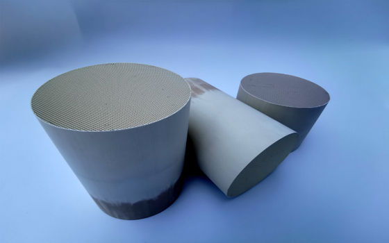 アルミナの蜜蜂の巣の陶磁器の触媒の基質の製造業者