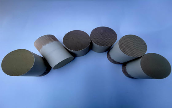 陶磁器の蜜蜂の巣の触媒プラチナ パラジウム ロジウム多孔性の基質の触媒400Cpsi