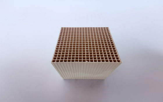 アルミナの蜜蜂の巣の陶磁器の触媒の基質の製造業者