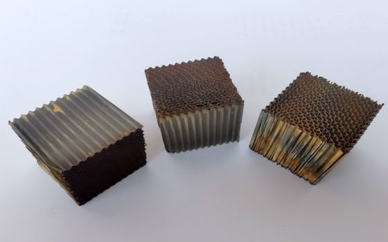 ディーゼル トラックの自動触媒3の中心のための金属の蜜蜂の巣の触媒Scrオゾン取り外し