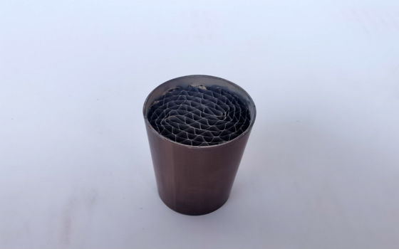 ディーゼル トラックの自動触媒3の中心のための金属の蜜蜂の巣の触媒Scrオゾン取り外し