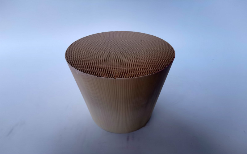 Cngの触媒コンバーターの天燃ガスの触媒の蜜蜂の巣のタイプIATF16949